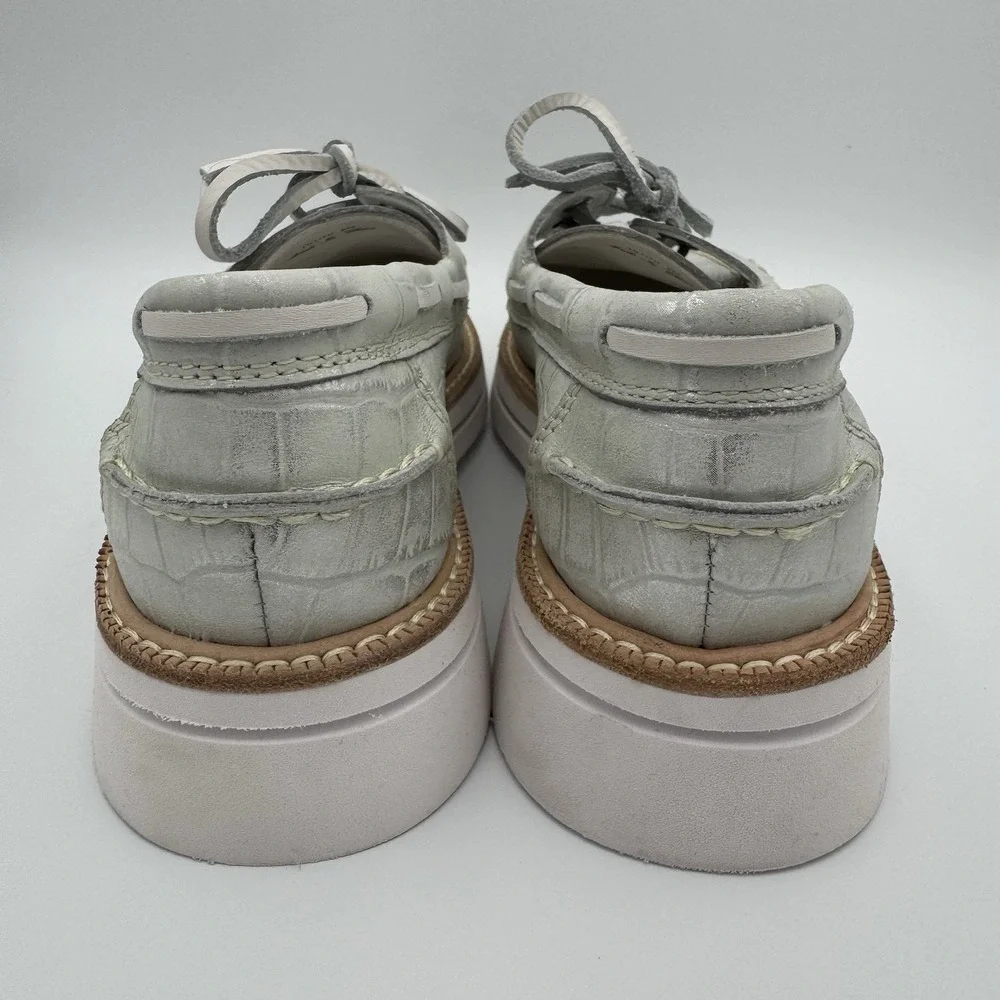 DONALD J. PILNER LILLITH‎ Boat Shoes Brushed Metallic Silver Size 6 NWOB